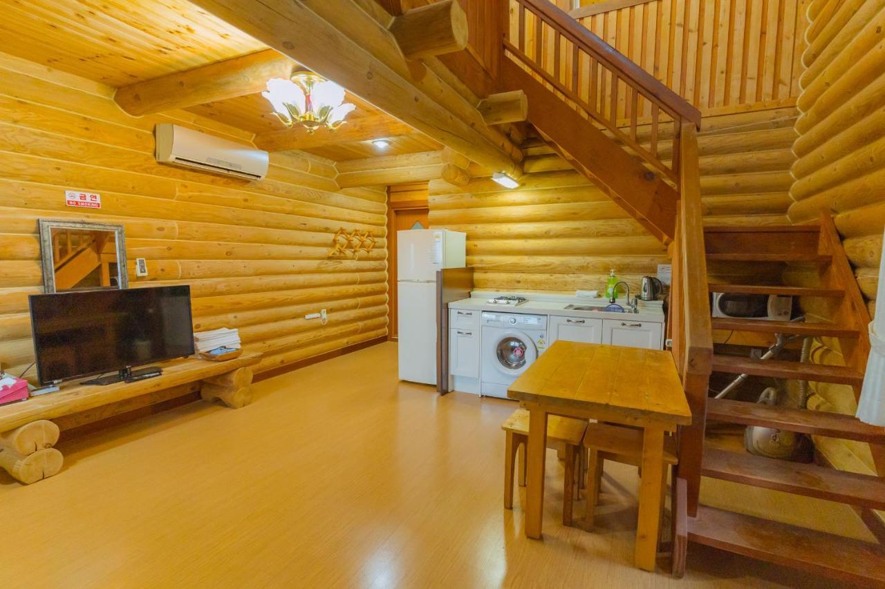 Jungmun Log Pension&Resort Seogwipo Eksteriør bilde
