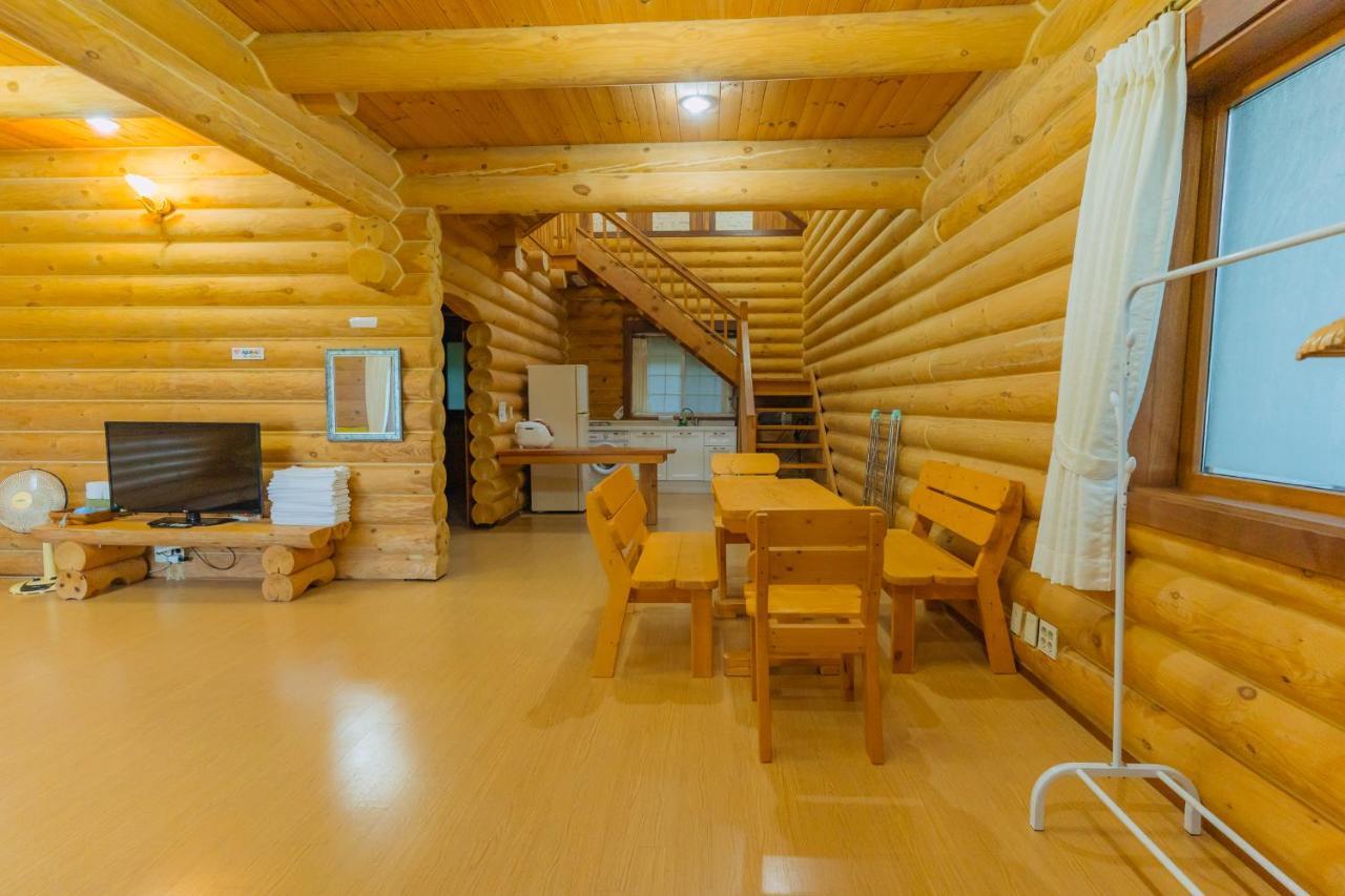 Jungmun Log Pension&Resort Seogwipo Eksteriør bilde