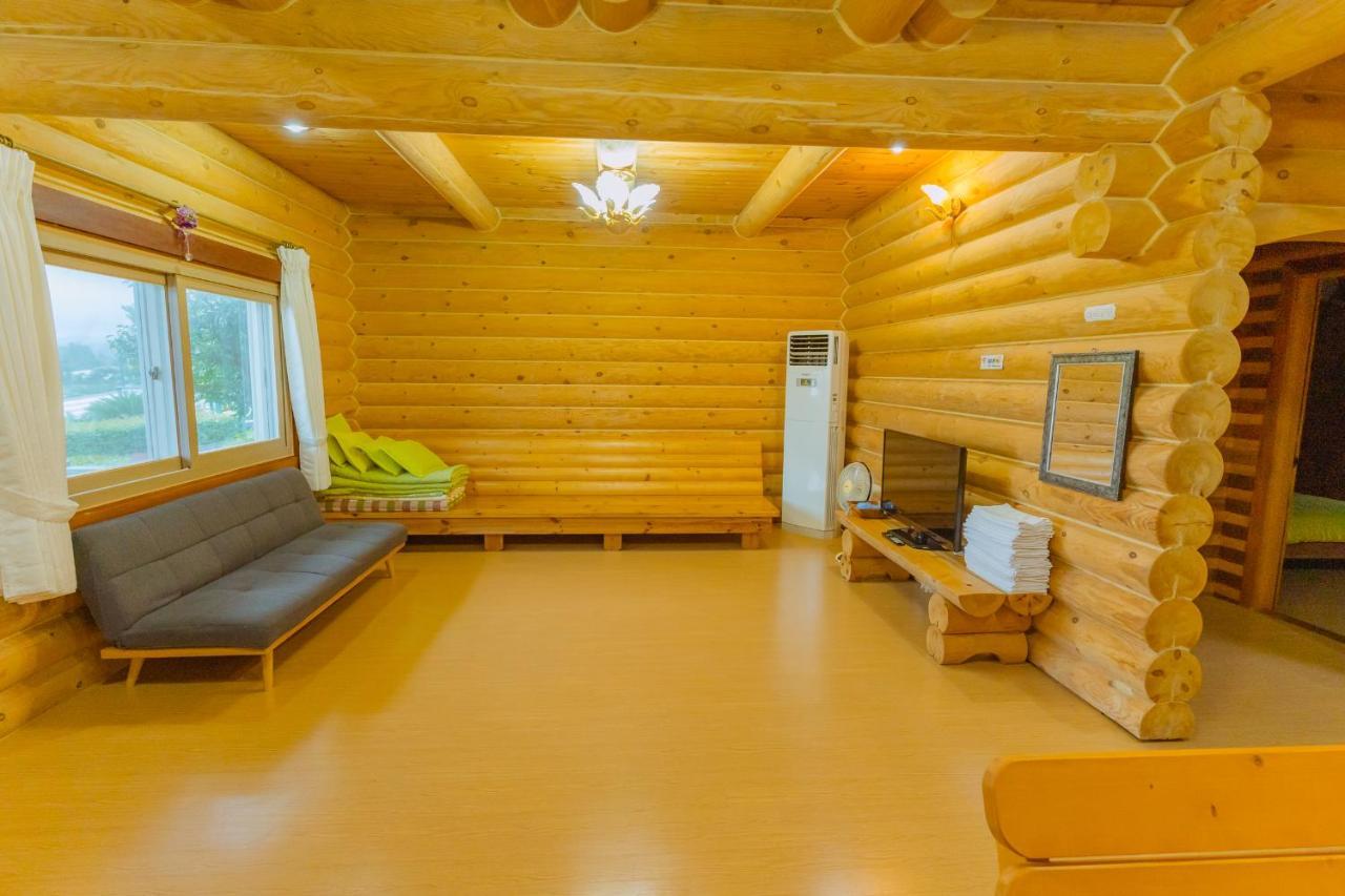 Jungmun Log Pension&Resort Seogwipo Eksteriør bilde