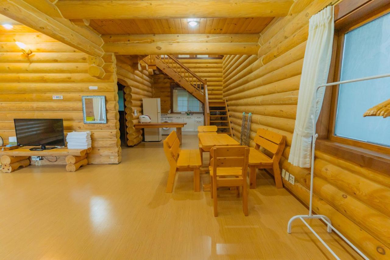 Jungmun Log Pension&Resort Seogwipo Eksteriør bilde