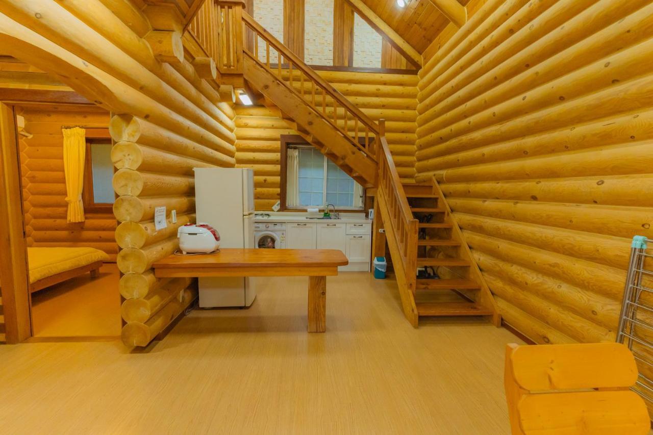 Jungmun Log Pension&Resort Seogwipo Eksteriør bilde