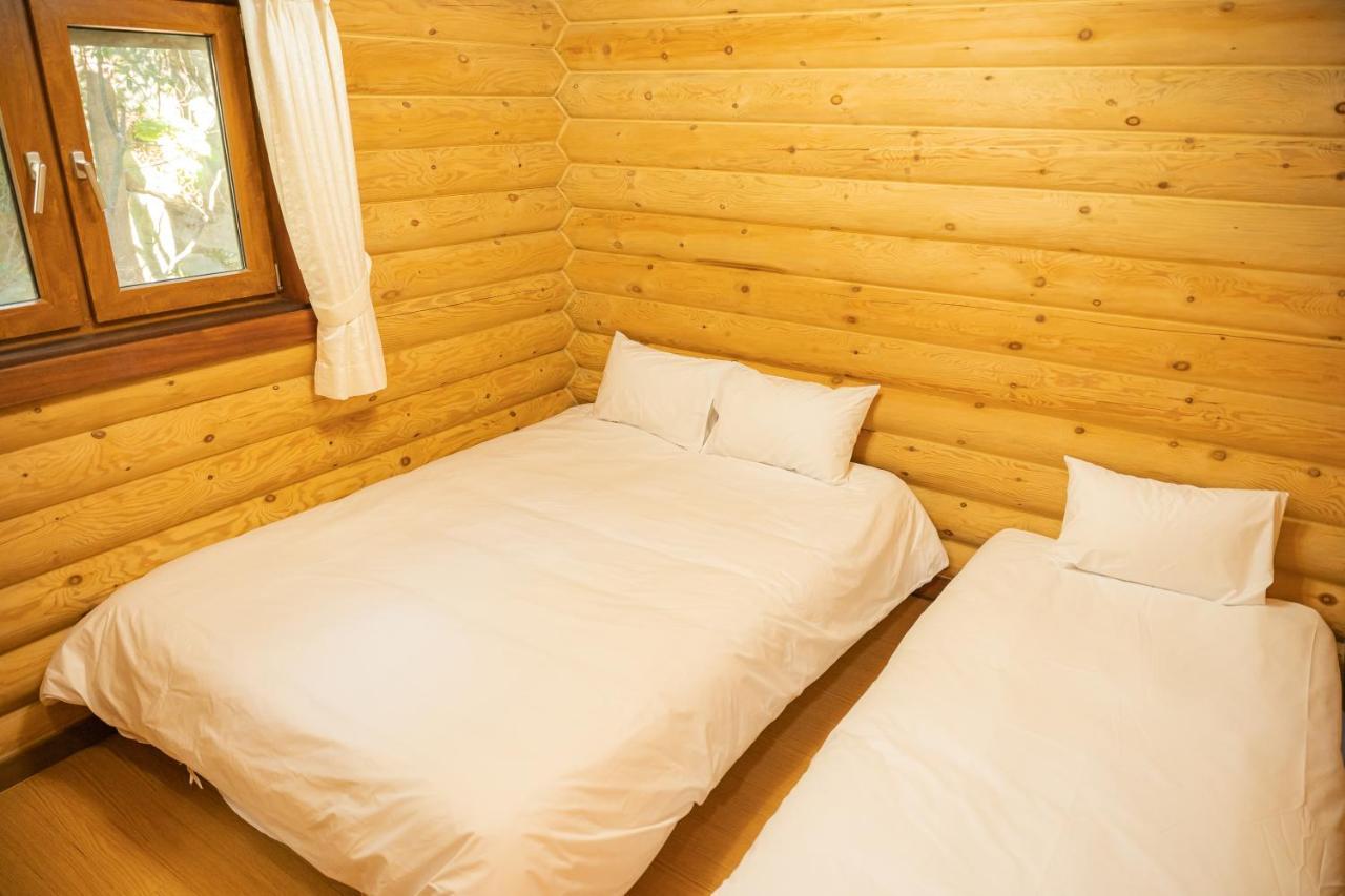 Jungmun Log Pension&Resort Seogwipo Eksteriør bilde