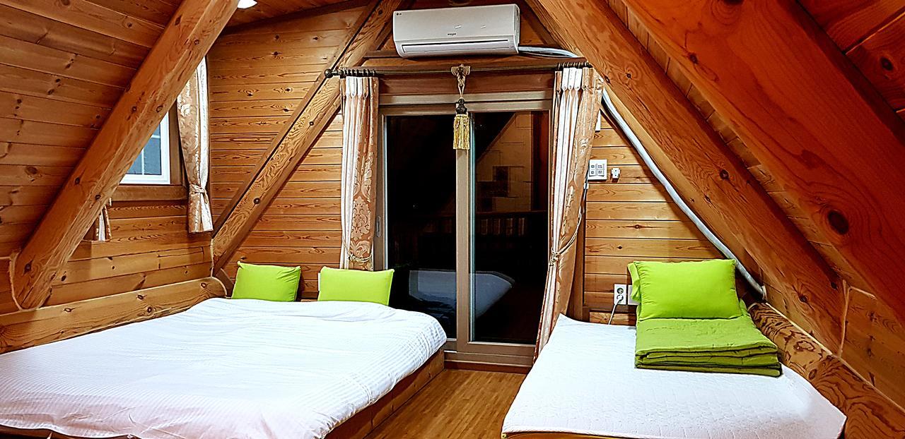Jungmun Log Pension&Resort Seogwipo Eksteriør bilde